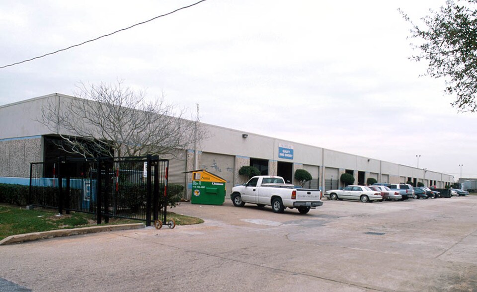 More Photos Of 8520 Sweetwater Ln, Houston Unknown For Lease