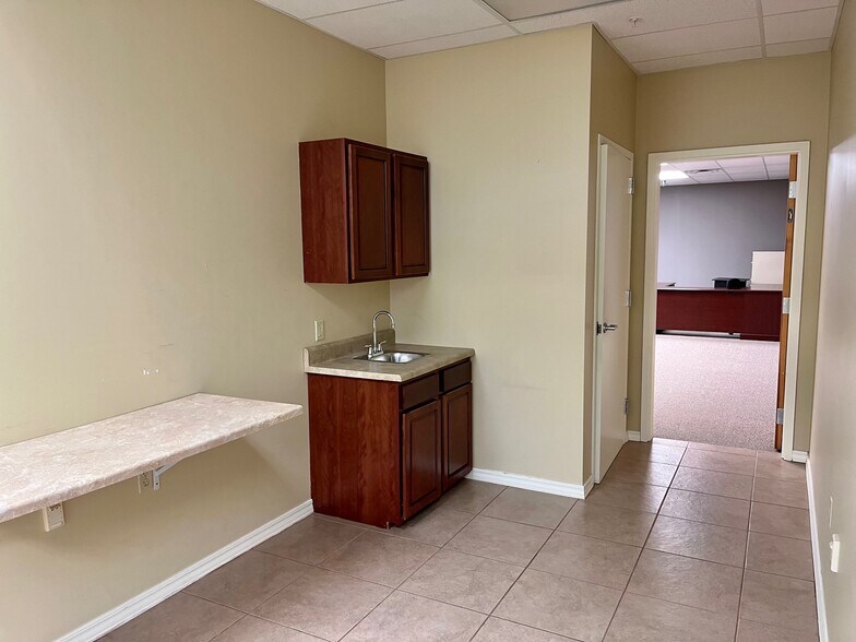 More Photos Of 201 Prospect Rd, Bloomington Storefront Retail Office For Lease