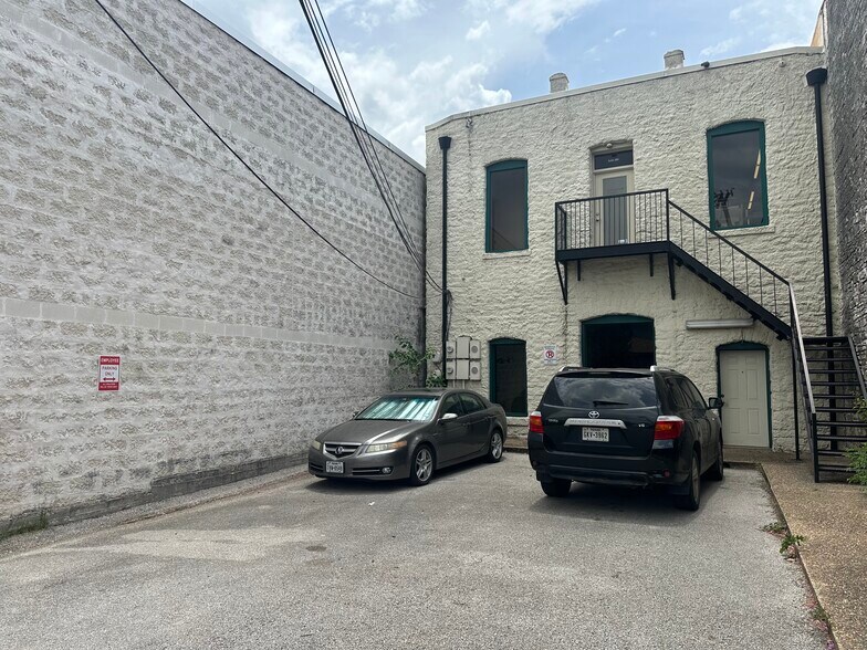 More Photos Of 102 E Main Ave, Round Rock Storefront Retail Office For Sale