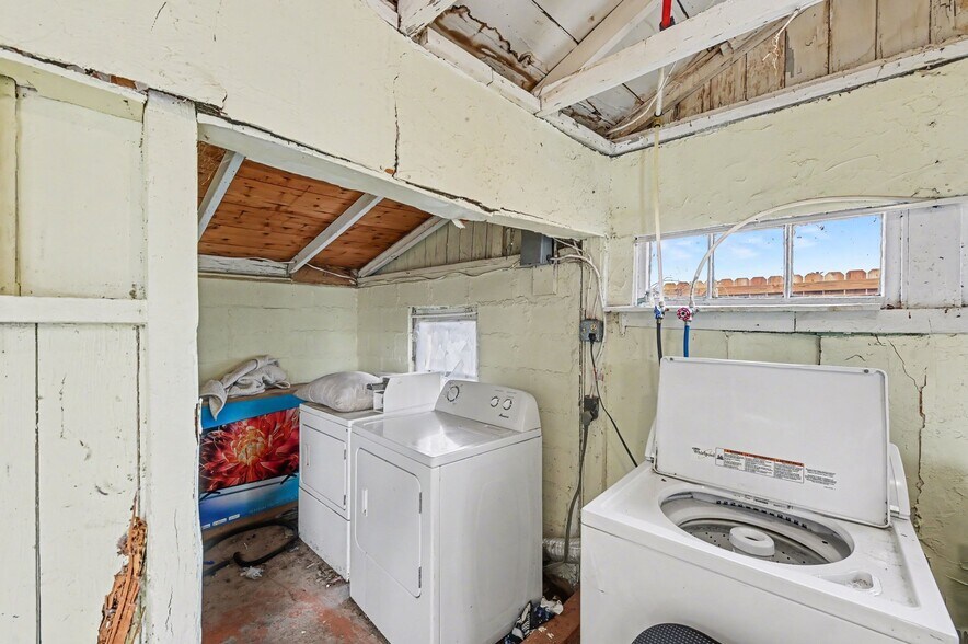 More Photos Of 308 Chestnut St, Silver Lake Apartments For Sale