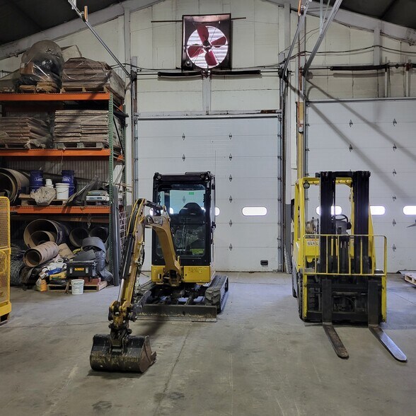 More Photos Of 907 Pulaski Hwy, Goshen Service For Sale