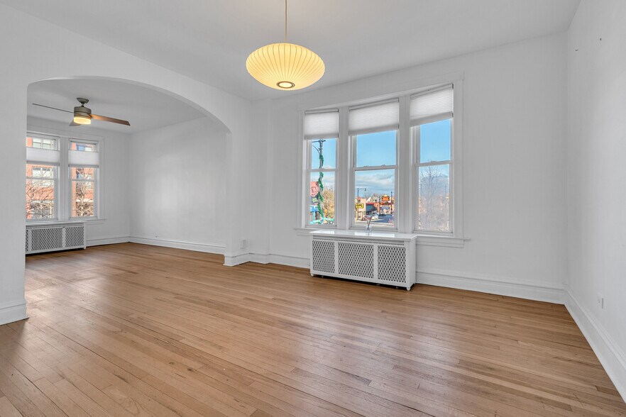 More Photos Of 3307 W Irving Park Rd, Chicago Office Residential For Sale