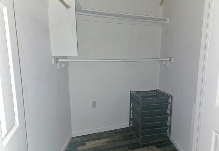 More Photos Of 77 Jobs Ln, Southampton General Retail For Lease