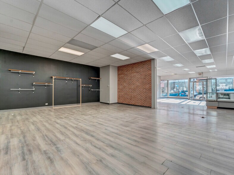 More Photos Of 622 3 St SE, Medicine Hat General Retail For Lease