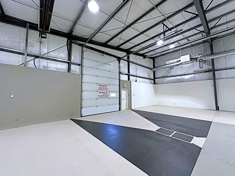 More Photos Of 195 Mackay Cres, Fort McMurray Warehouse For Sale