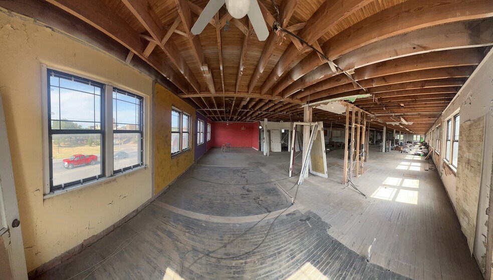 More Photos Of 1305 S 1st St, Abilene General Retail For Sale