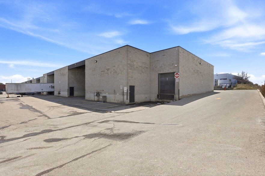 More Photos Of 2074 Steeles Ave E, Brampton Showroom For Sale