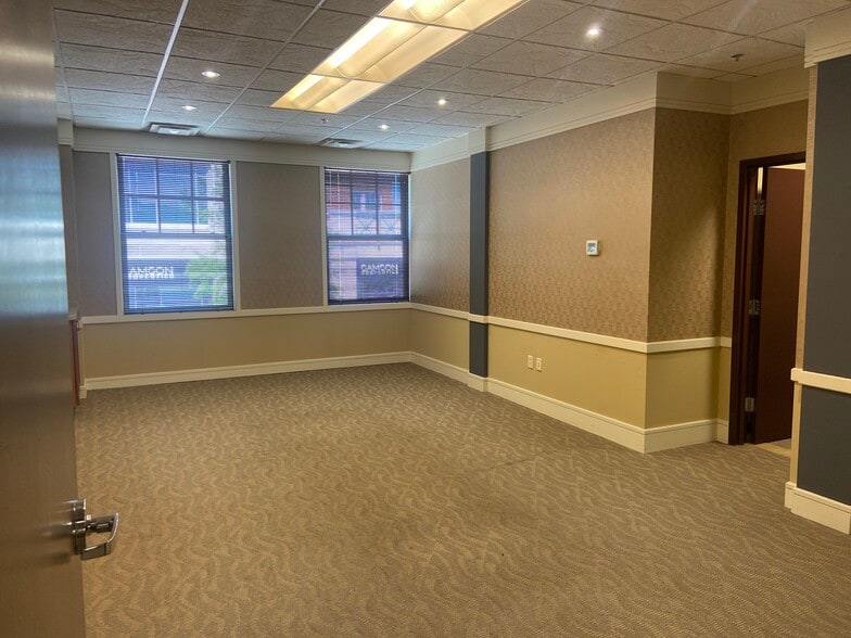 More Photos Of 10427 North St, Fairfax Office For Lease