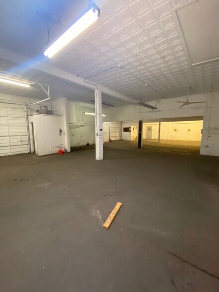 More Photos Of 819 S Laredo St, San Antonio Warehouse For Lease