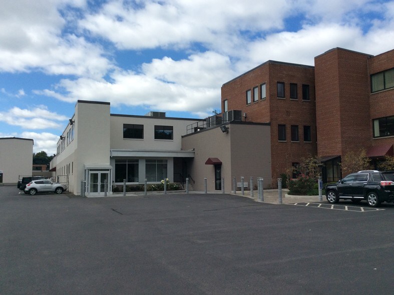 More Photos Of 44 Shelter Rock Rd, Danbury Unknown For Lease