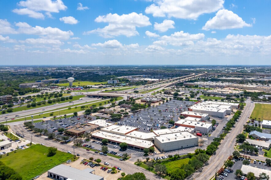 More Photos Of 2000 I-35 S, Round Rock Unknown For Lease