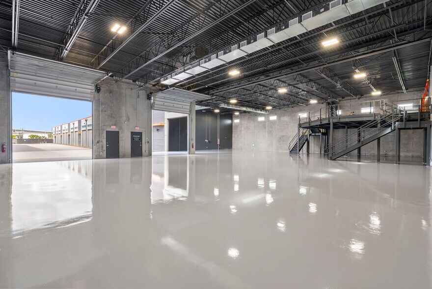 More Photos Of 1111 N 34th St, Tampa Self Storage For Sale