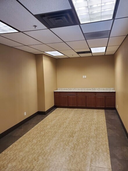 More Photos Of 6905 W Charleston Blvd, Las Vegas Medical For Lease