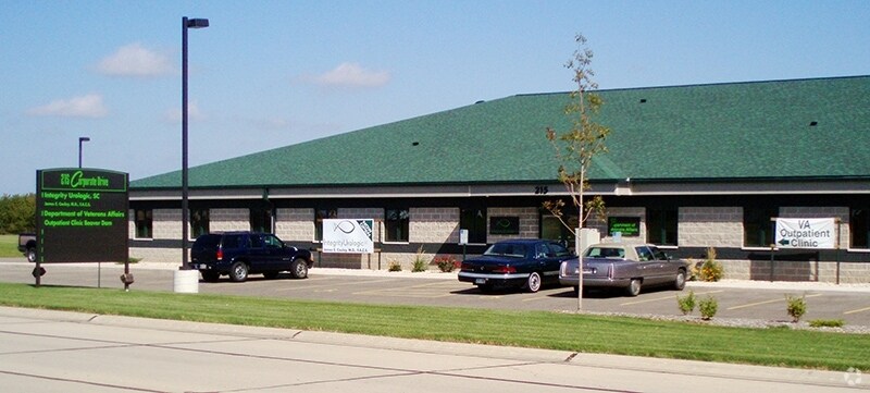 More Photos Of 215 Corporate Dr, Beaver Dam Medical For Lease