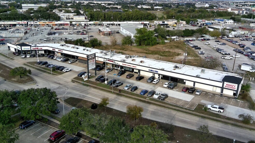 More Photos Of 11555 S Wilcrest Dr, Houston Storefront For Lease