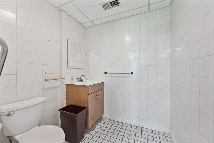 More Photos Of 159 Us Highway 46, Rockaway Office For Lease