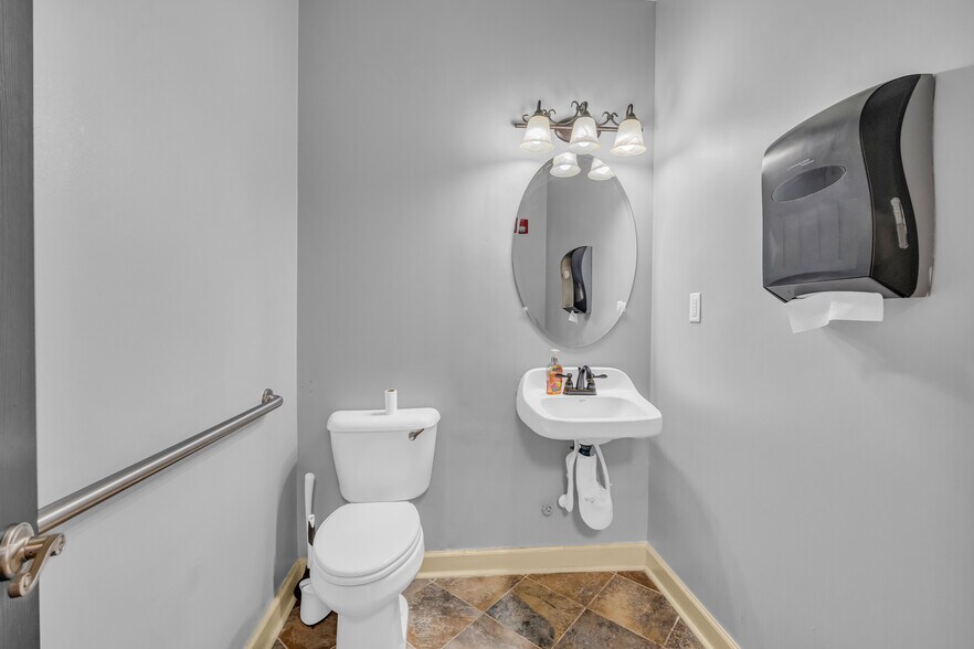 More Photos Of 40 Chamisa Rd, Covington Distribution For Lease