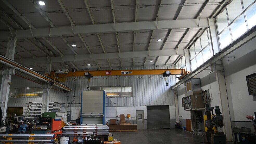 More Photos Of 1717 Brittmoore Rd, Houston Manufacturing For Lease