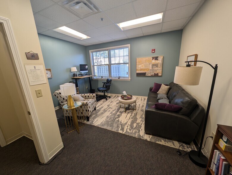 More Photos Of 40 Forest Falls Dr, Yarmouth Office For Sale