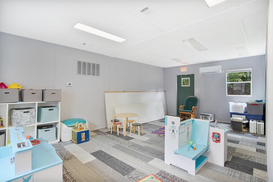 More Photos Of 37143 Clinton Ave, Dade City Light Distribution For Sale