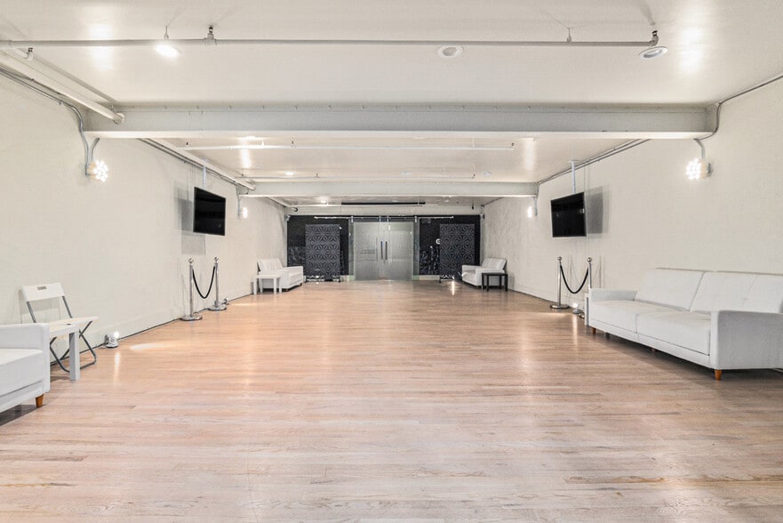 More Photos Of 1917 Market St, Denver Storefront For Sale