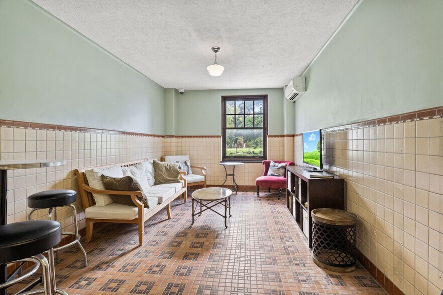 More Photos Of 202 Steeples Blvd, Indianapolis Apartments For Lease