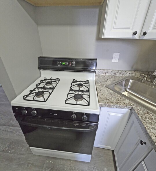 More Photos Of 37 Clinton Ave, Holyoke Apartments For Sale