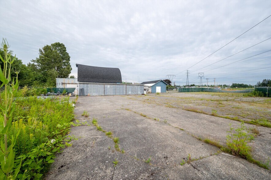 More Photos Of 120 W Smith Rd, Bellingham Service For Sale