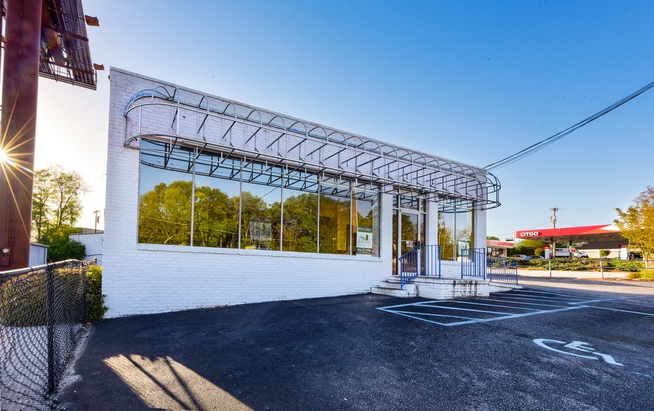 More Photos Of 435 N Pleasantburg Dr, Greenville Freestanding For Lease