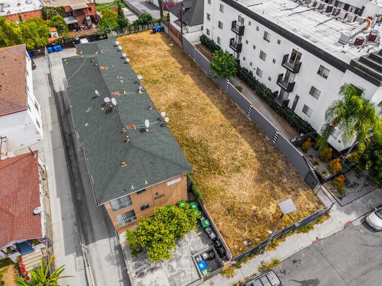 More Photos Of 2113 W Court St, Los Angeles Land For Sale