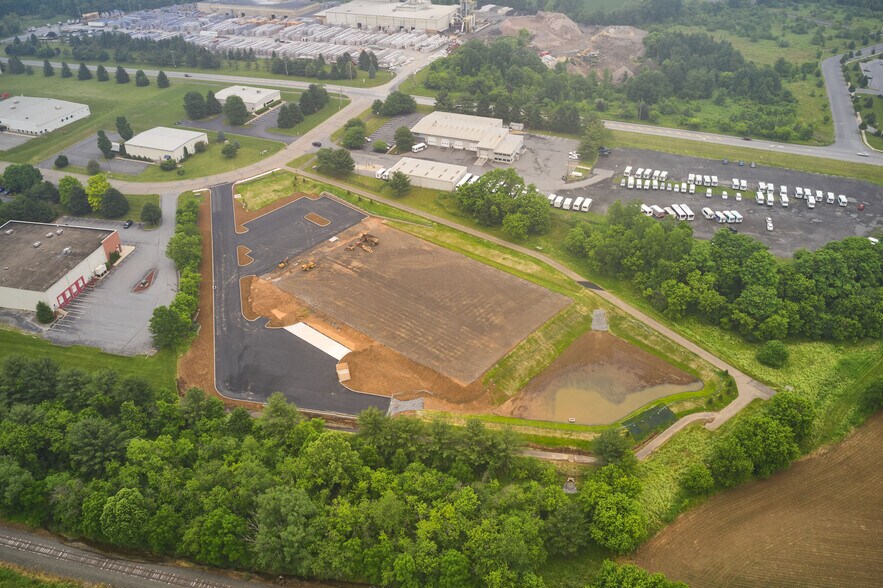 More Photos Of 1150 Conroy Pl, Easton Warehouse For Lease
