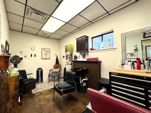 More Photos Of 9414 Westgate Rd, Oklahoma City Office For Sale