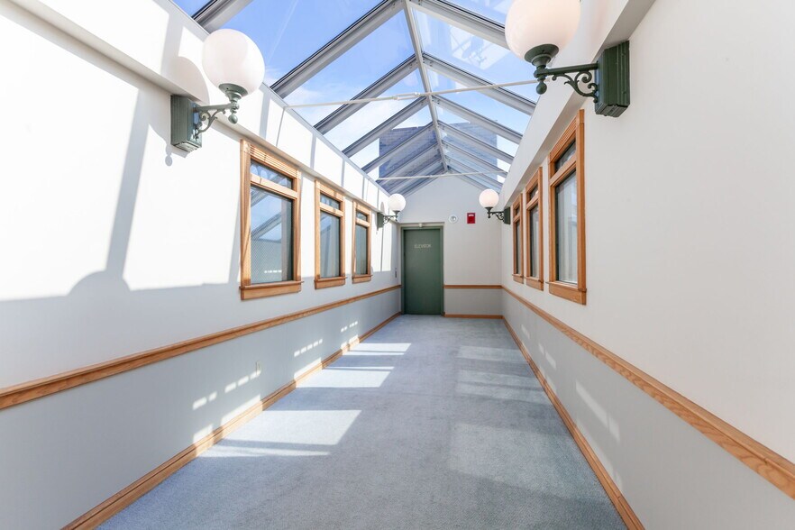 More Photos Of 772 W Main St, Lake Geneva Loft Creative Space For Lease