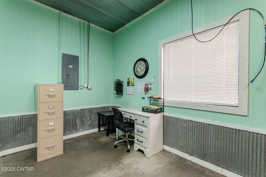 More Photos Of 225 N Front St, Halls General Retail For Sale