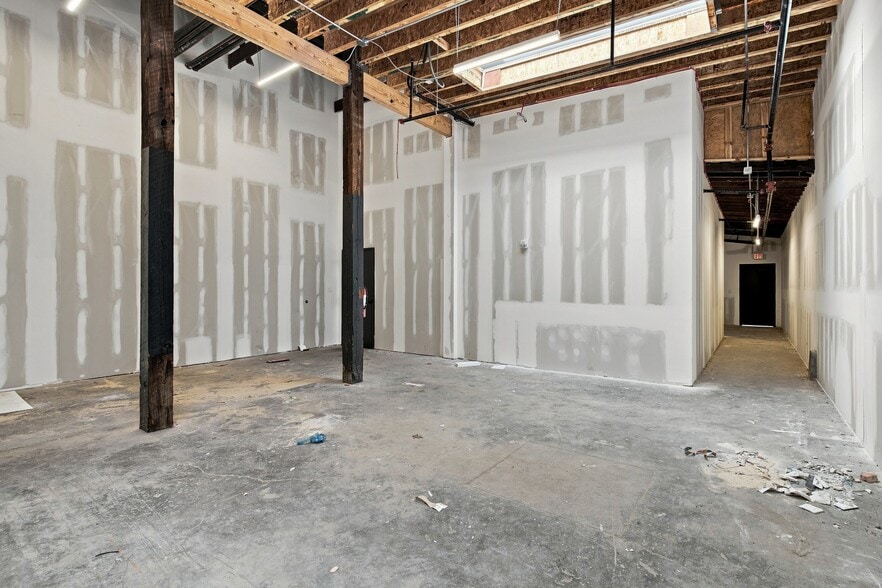 More Photos Of 722 Merritt Ave, Nashville General Retail For Lease
