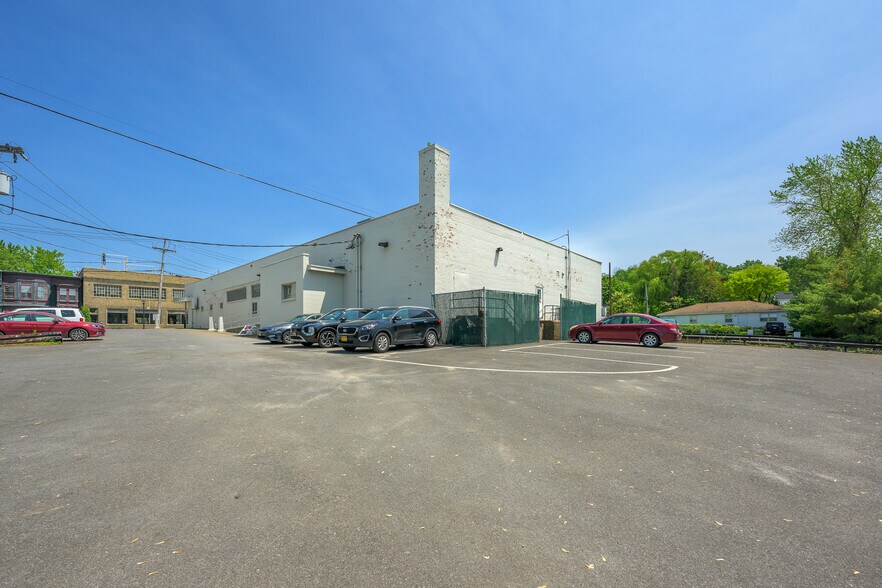 More Photos Of 747 Warren St, Hudson Medical For Sale