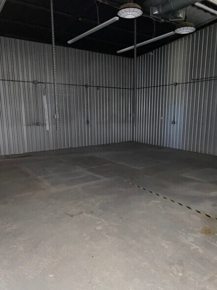 More Photos Of 9 Farm to Market 652, Orla Showroom For Lease