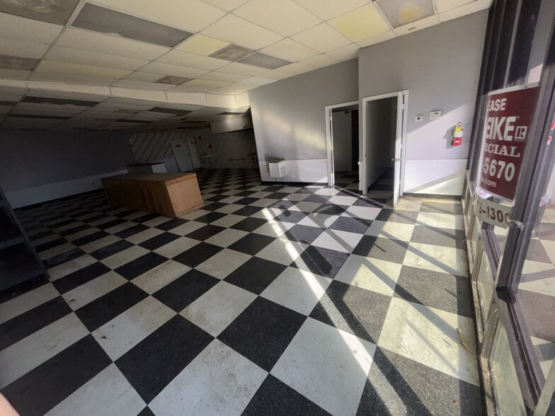 More Photos Of 5210 Pleasant View Rd, Memphis Showroom For Lease