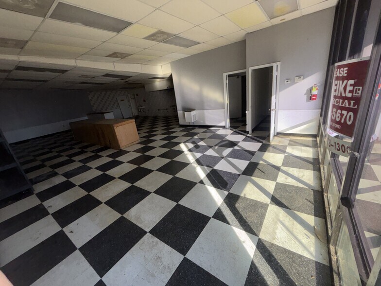 More Photos Of 5210 Pleasant View Rd, Memphis Showroom For Lease