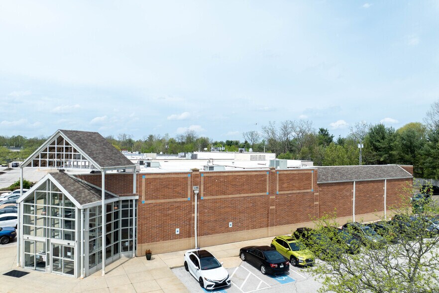 More Photos Of 10735 Ravenna Rd, Twinsburg General Retail For Sale