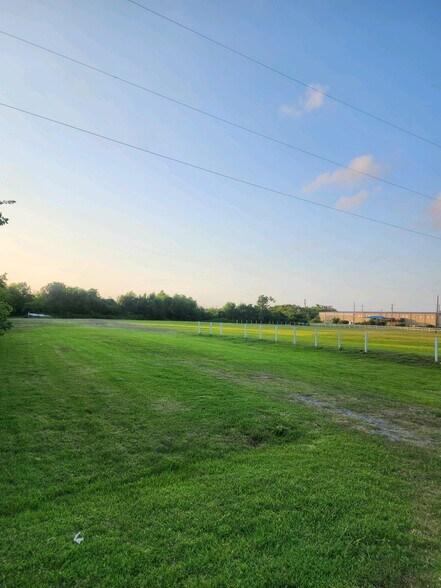 More Photos Of 405 Strawberry St, League City Land For Sale