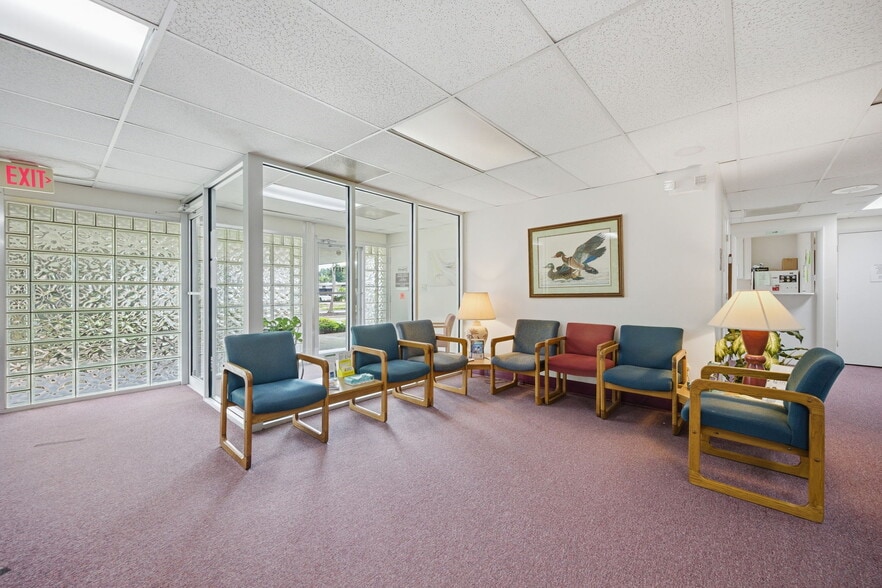 More Photos Of 1811 Bayshore Gardens Pky, Bradenton Medical For Sale