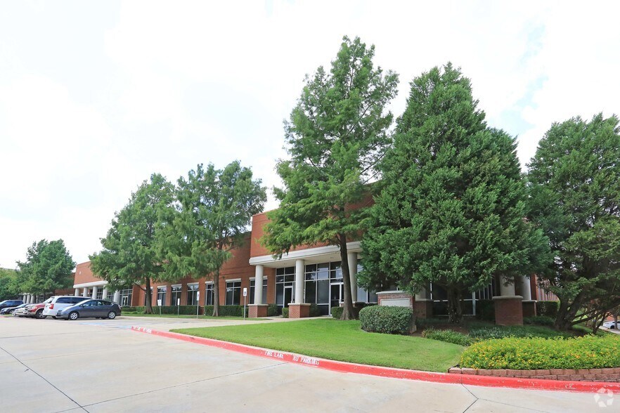 More Photos Of 2550 SW Grapevine Pky, Grapevine Office For Lease