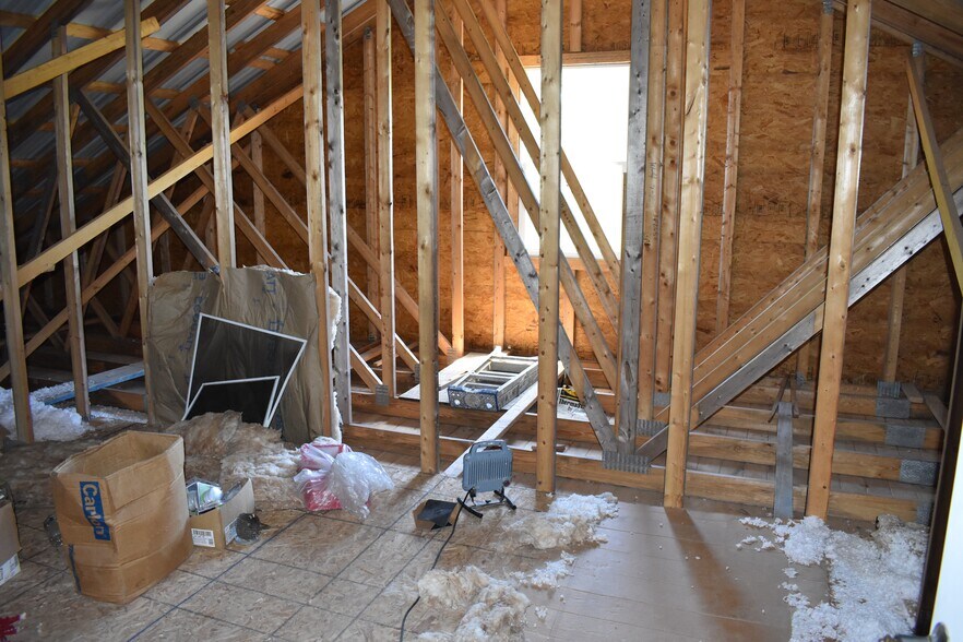More Photos Of 135 Howard Rd, Fulton Industrial For Sale
