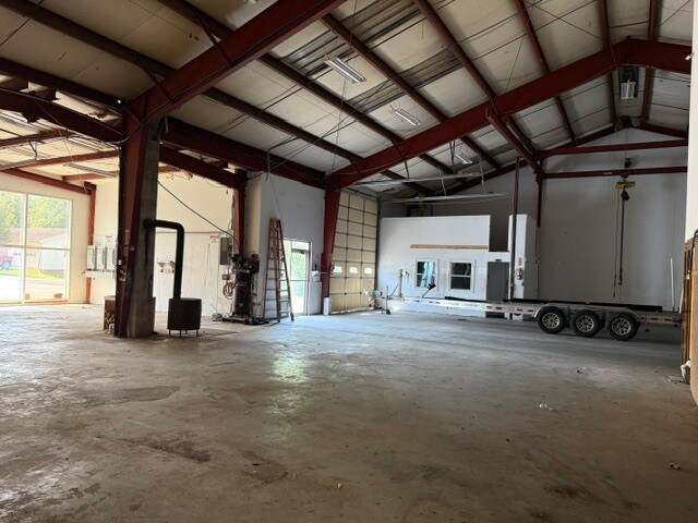 More Photos Of 12 Shelby St, Jamestown Light Distribution For Sale