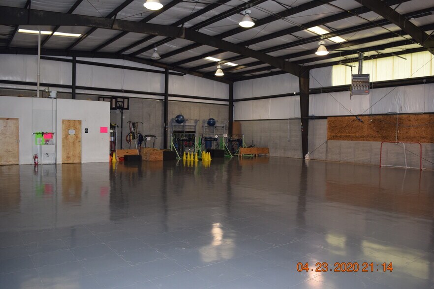 More Photos Of 19 Baron Park Rd, Fredericksburg Light Distribution For Lease