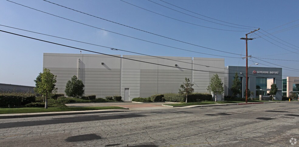 More Photos Of 5866 Smithway St, Commerce Warehouse For Lease