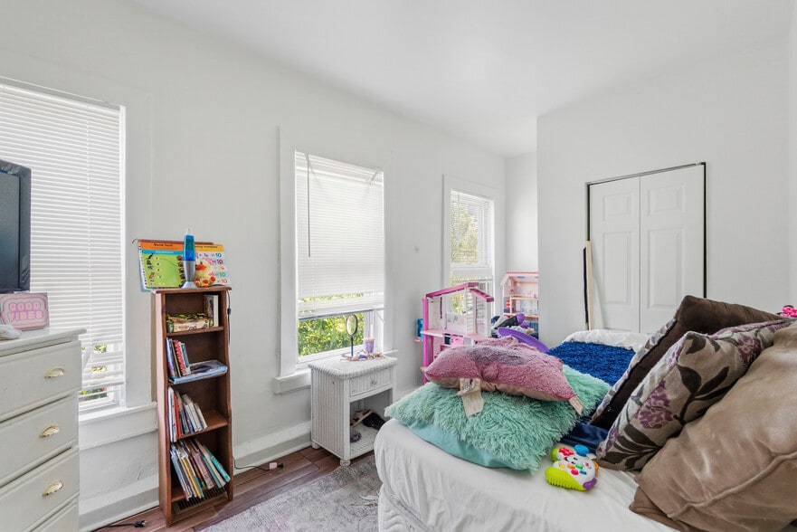 More Photos Of 873 W Lombard St, Baltimore Multifamily For Sale