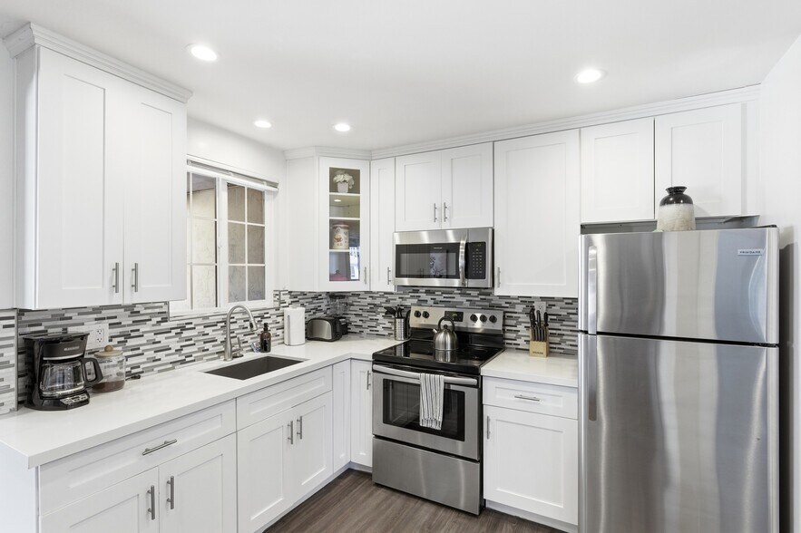 More Photos Of 1544 Chalcedony St, San Diego Apartments For Sale