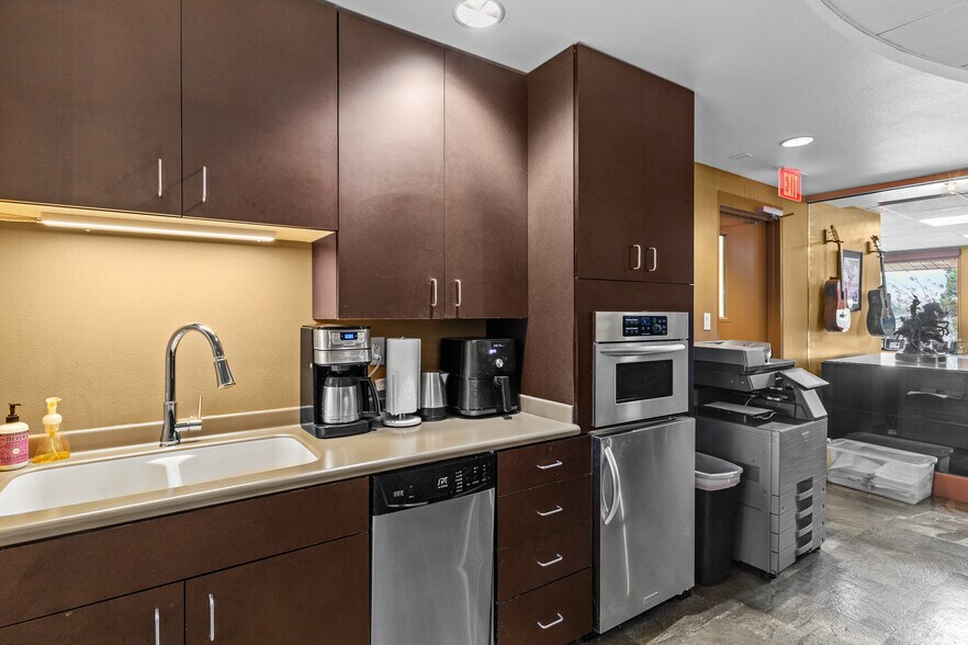 More Photos Of 550 N Poplar St, Casper Medical For Lease